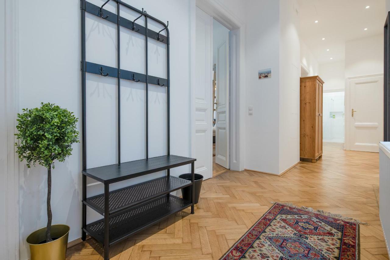 Grand Soho II Apartment Wien Exteriör bild