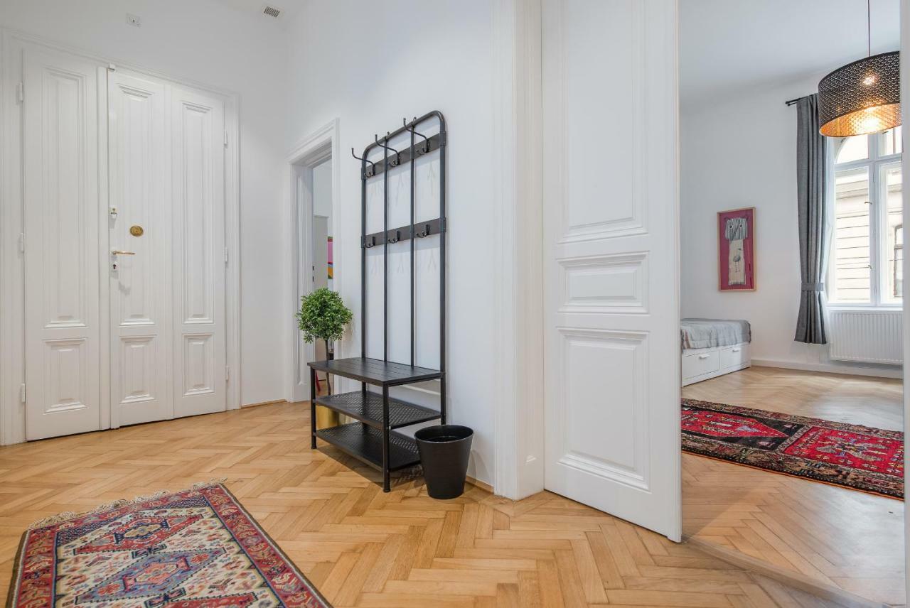 Grand Soho II Apartment Wien Exteriör bild